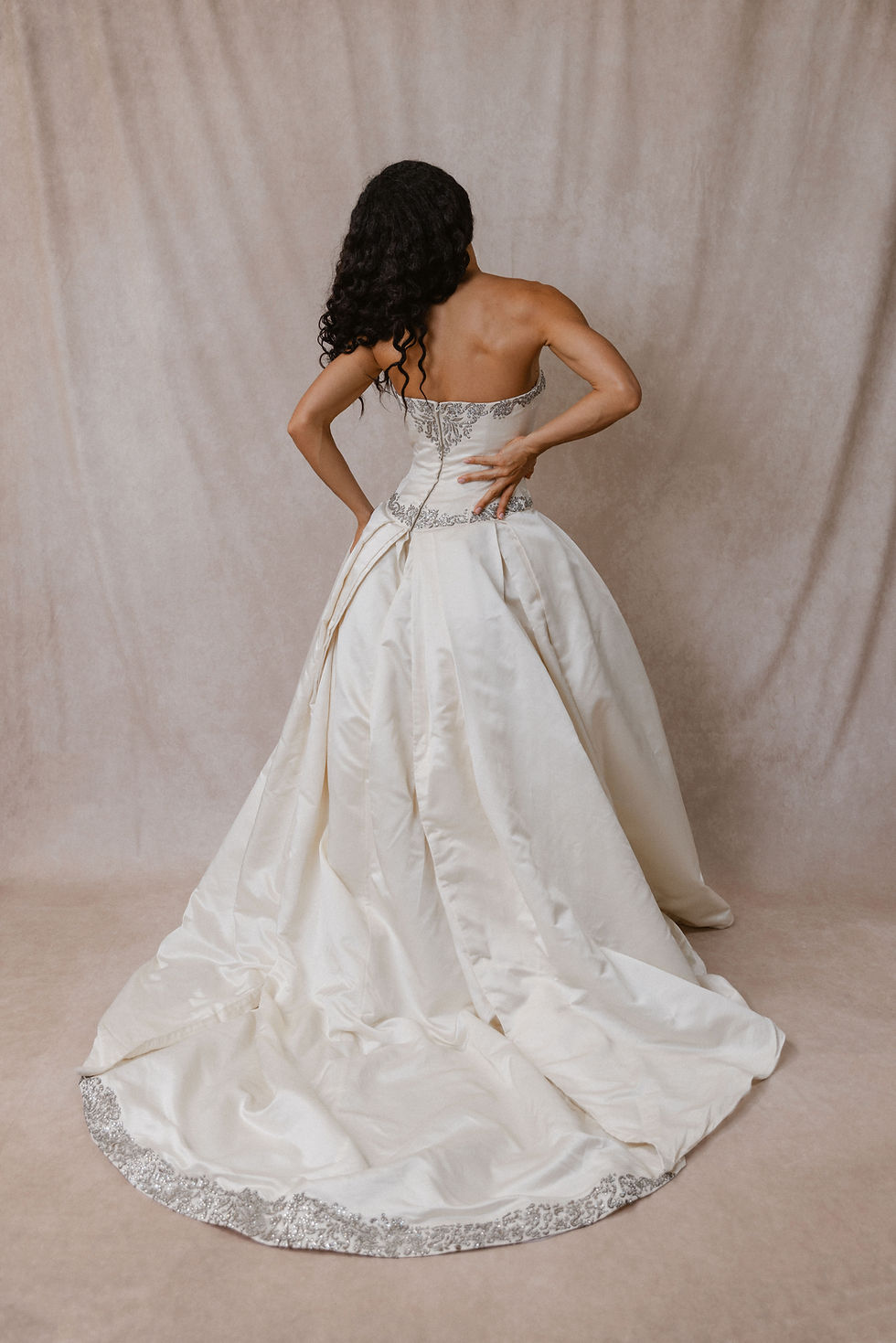 Thumbnail: Model wearing 1999 Vera Wang ball gown against beige backdrop in Atlanta bridal shop
