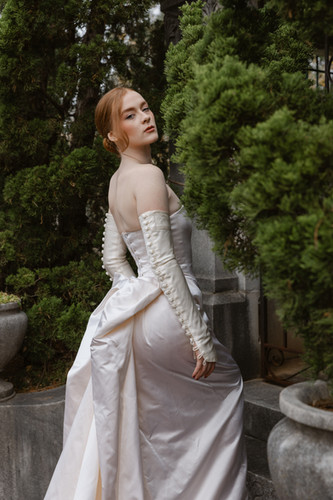 catherine rayner wedding dress designer The highly sought after iconic Catherine Rayner wedding gown is here, and its everything dress dreams are made of!! We know this gown wont be around long ~ Raw silk, perfect condition and