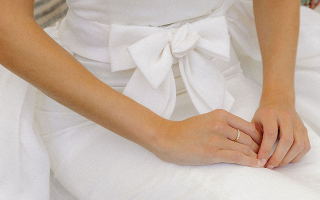 how did they dress in the '90s Vera Wang 2004 Strapless Silk Wedding Gown with Pale Pink detachable B   The Kit Vintage