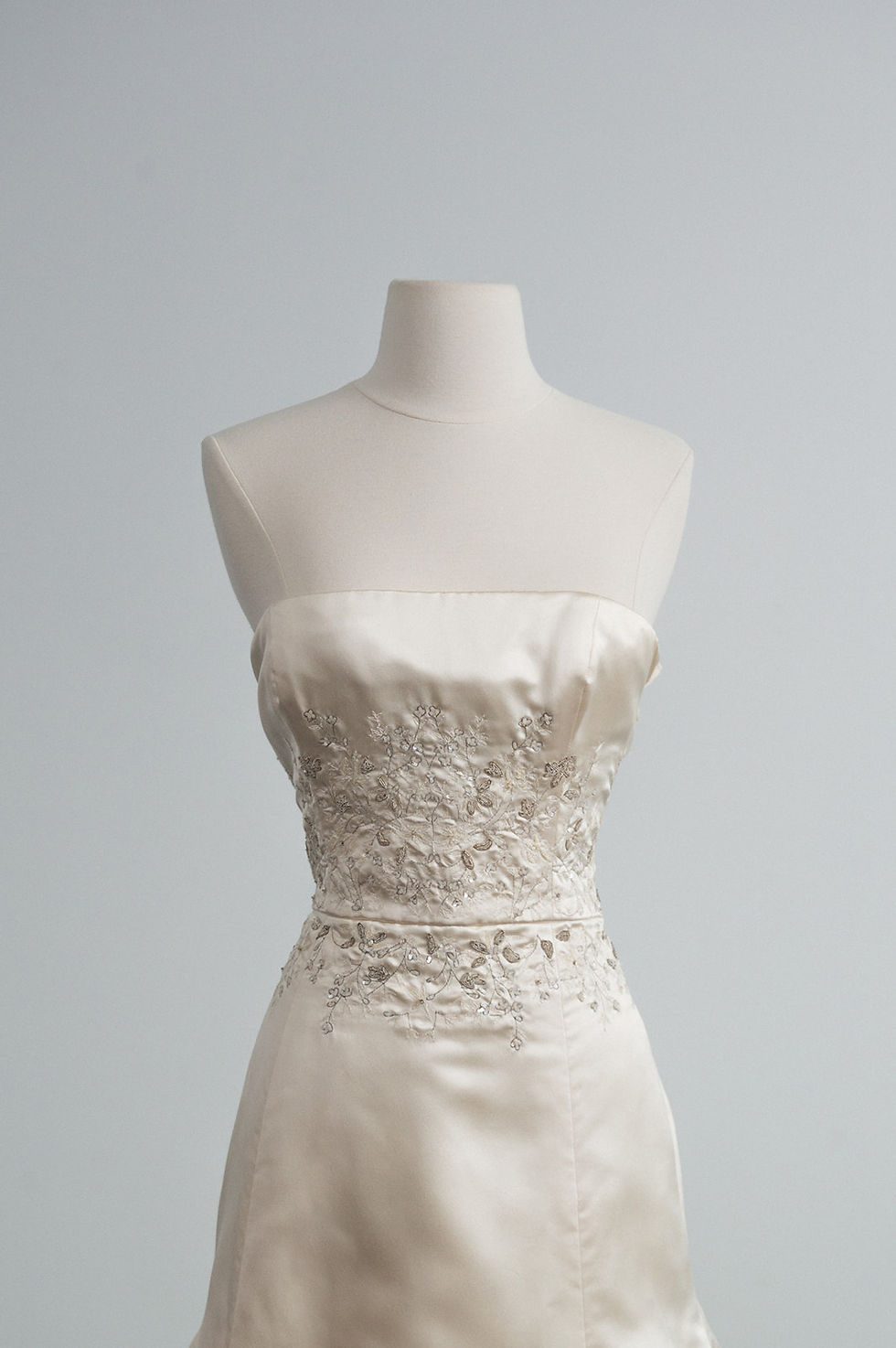 Thumbnail: Top half bodice view of vintage Vera Wang wedding dress at Atlanta vintage bridal store