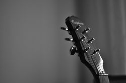 guitar-932923_1920.jpg