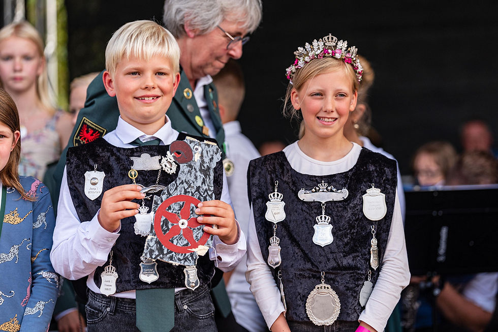 Das stolze, neue Kinderkönigspaar Leonard I. Stolle & Kinderkönigin wurde Lia I. Kubitschke