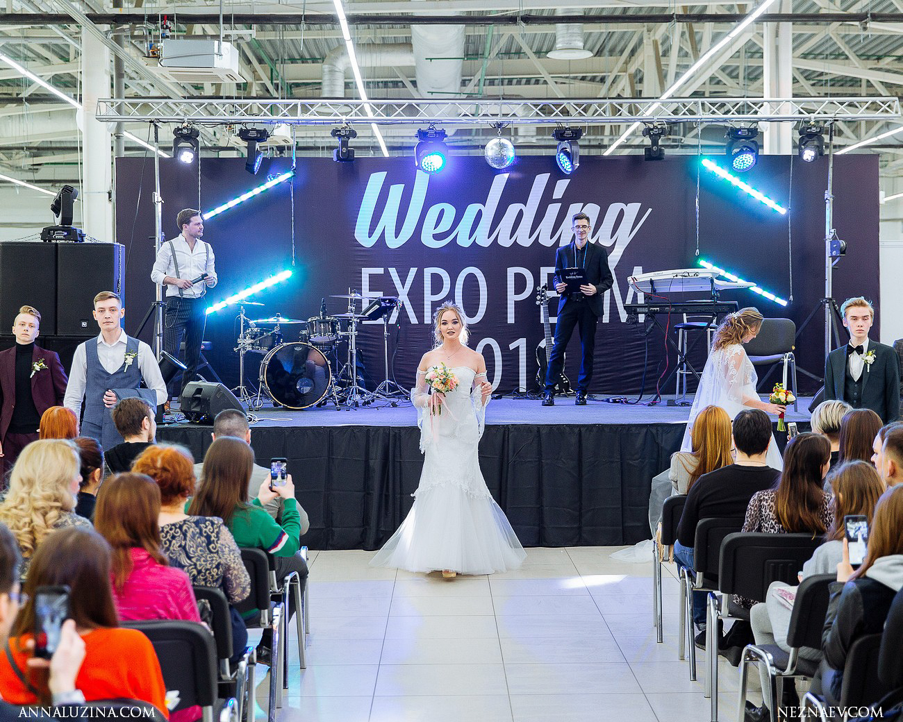 Свадебная выставка москва. Свадебная выставка москва. Выставка свадебных платьев. Выставка невест в москве. Участник свадебной выставки москва.