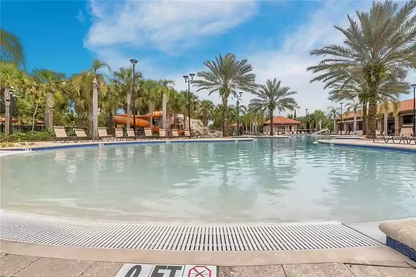 Commune pool 3.webp