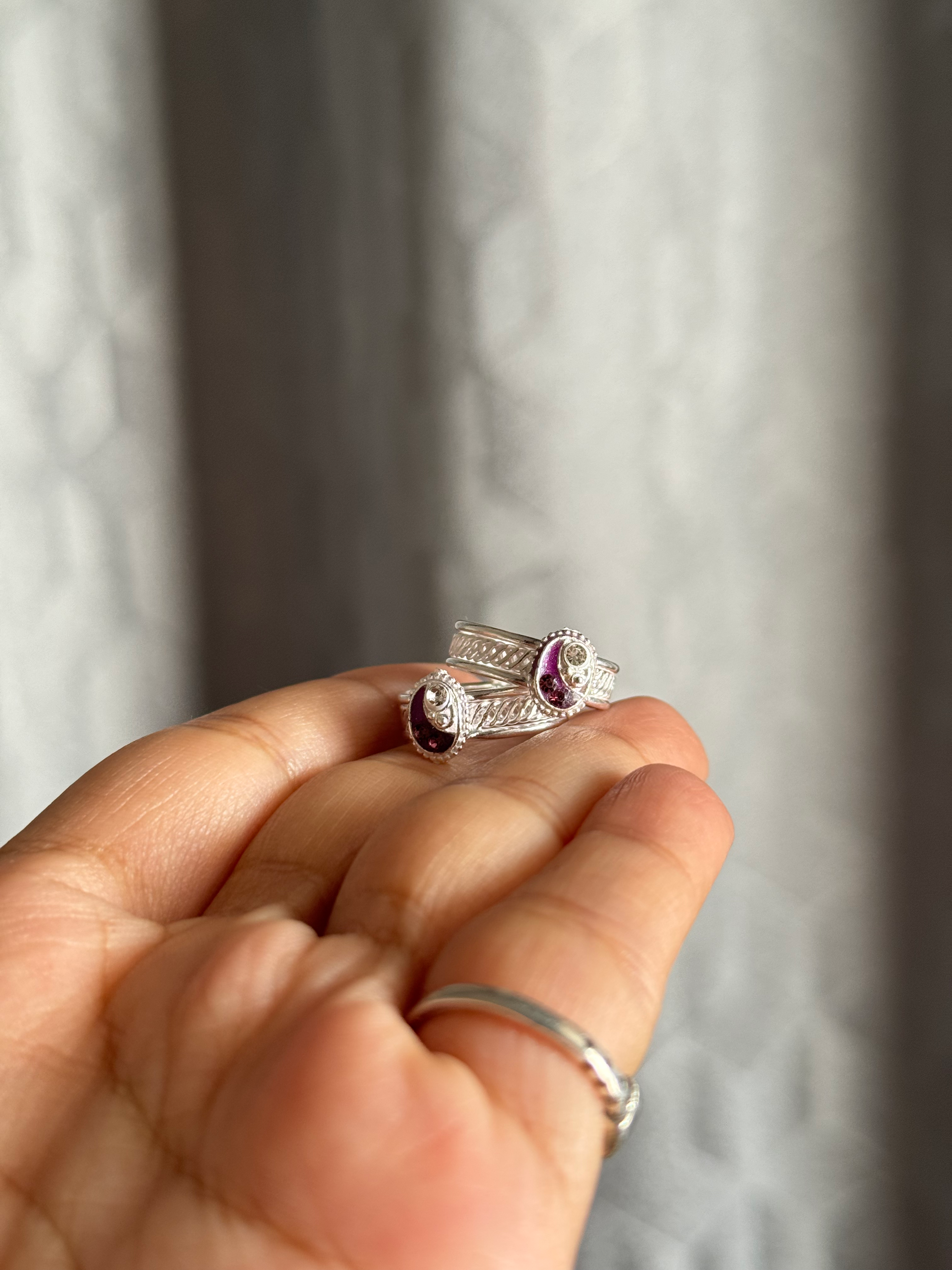 Purple stoned toe ring