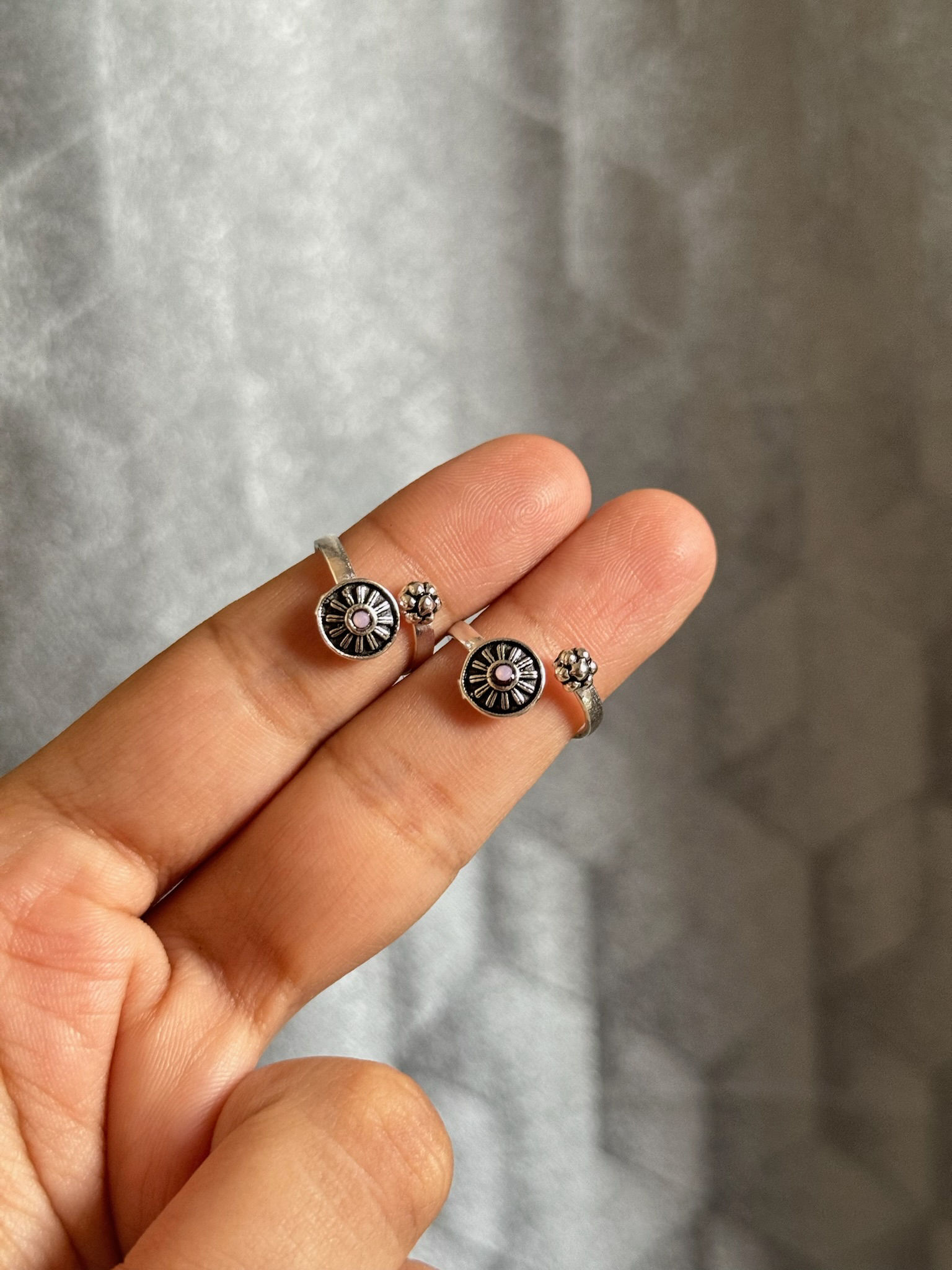 Black toe rings 