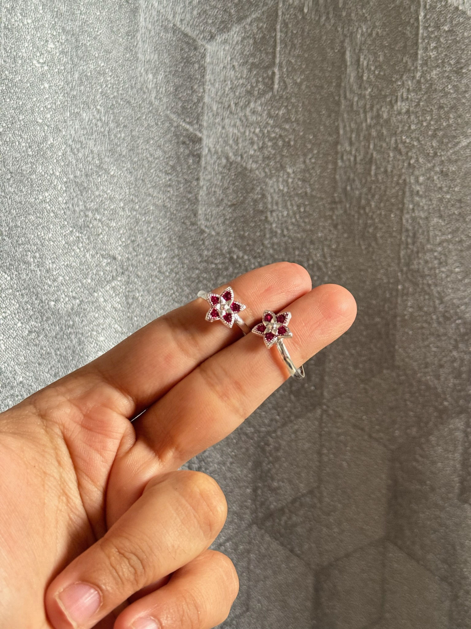 Maroon flower toe rings