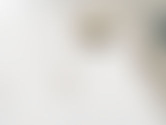 Décoration de mariage à Marseille avec arche élégante et ambiance provençale