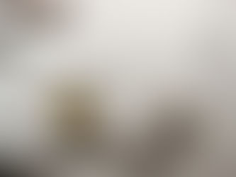 Table avec couverts, verre et plat