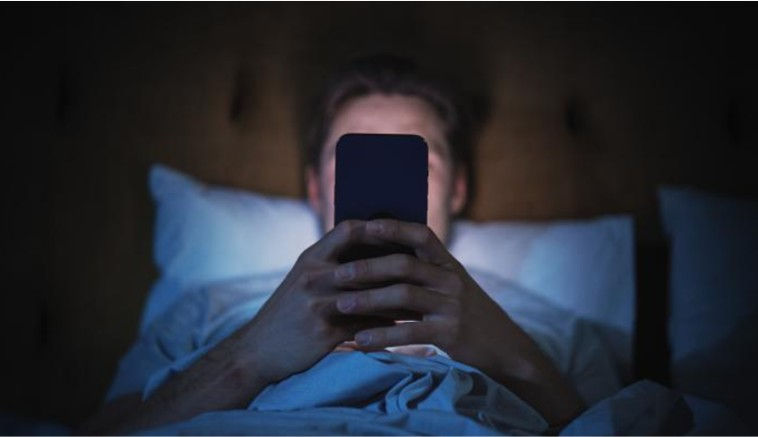 Why You Can't Just Put Your Phone Down — And Why That Doesn't Make You Weak
