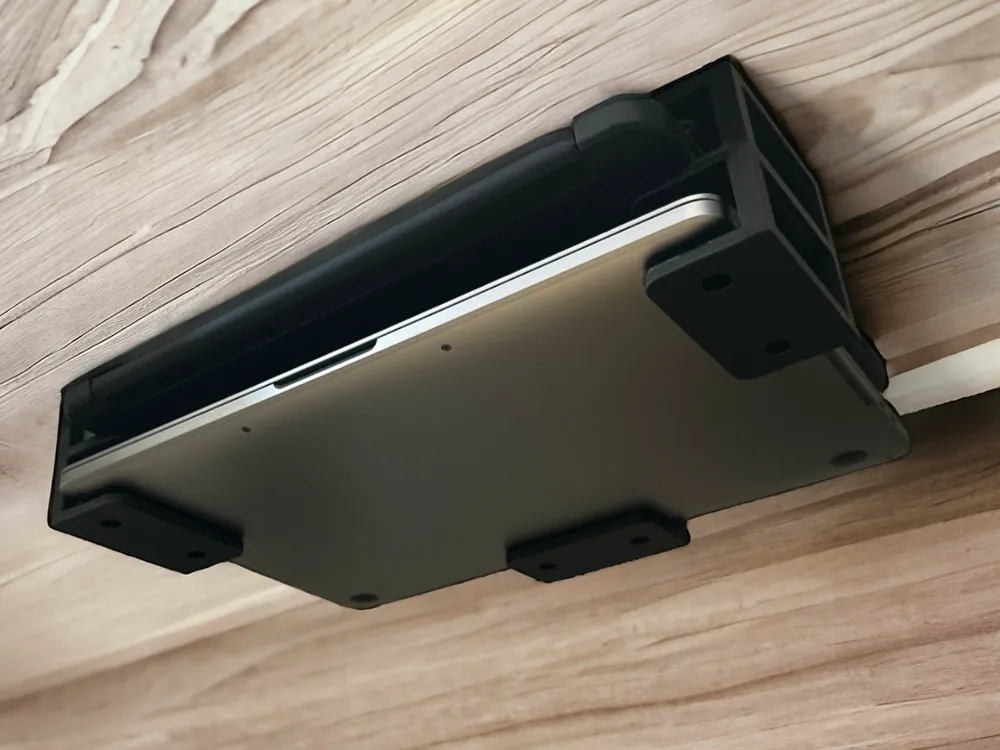 "Soporte para notebook bajo escritorio" es un soporte para portátil doble bajo escritorio para 2 notebooks distintas, ideal para una oficina concurrida.