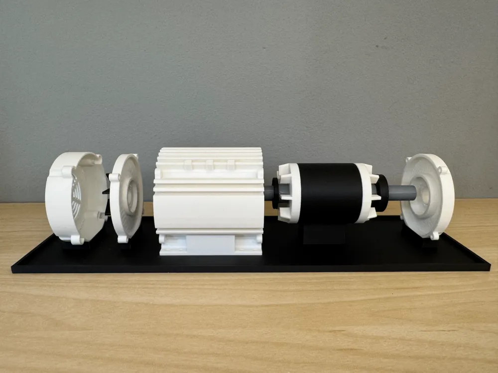 "Motor eléctrico simplificado" es un modelo para impresión 3D FDM diseñado para explicar el funcionamiento de un motor eléctrico de manera sencilla y fácil.