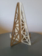 Support de cadre décoratif en bois clair motif géométrique contemporain.