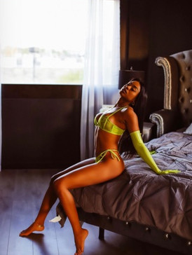 Entertainer Layla Photo 5