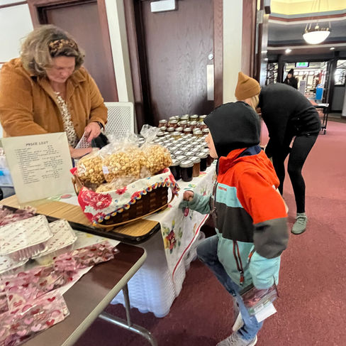 kids buying snacks at whitewater indoor market in whitewater wisconsin