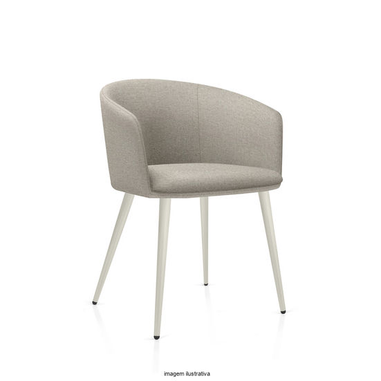 Poltrona bege com pernas brancas, elegante e moderna