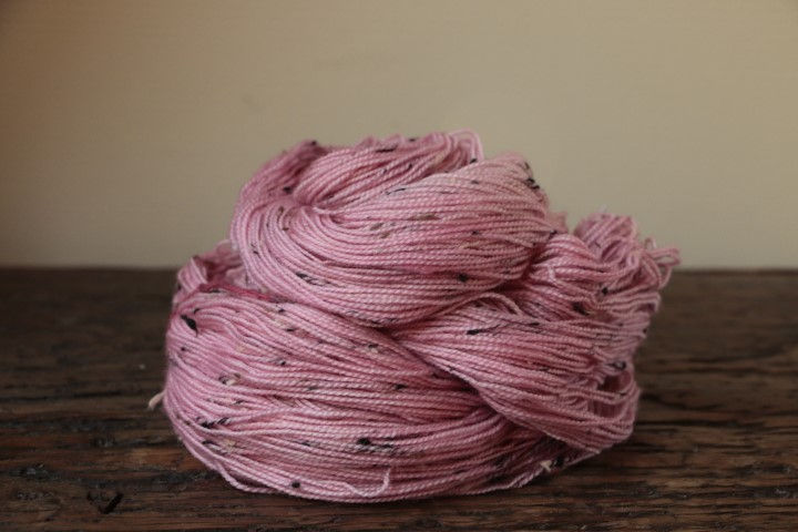 サムネイル： Koubai iro メリノスーパーウォッシュ85％ +ドネガルネップ15％　中細ヤーン