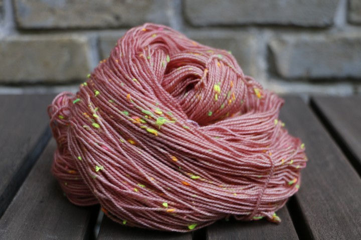 ネオンカラーネップ!Shinsha メリノスーパーウォッシュ85% + ドネガルネップ15% 中細ヤーンの複製の複製