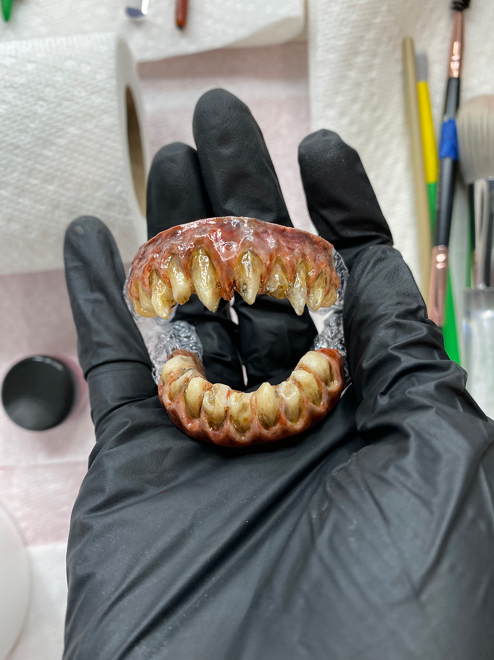 Creature teeth. Wearable prosthetic teeth