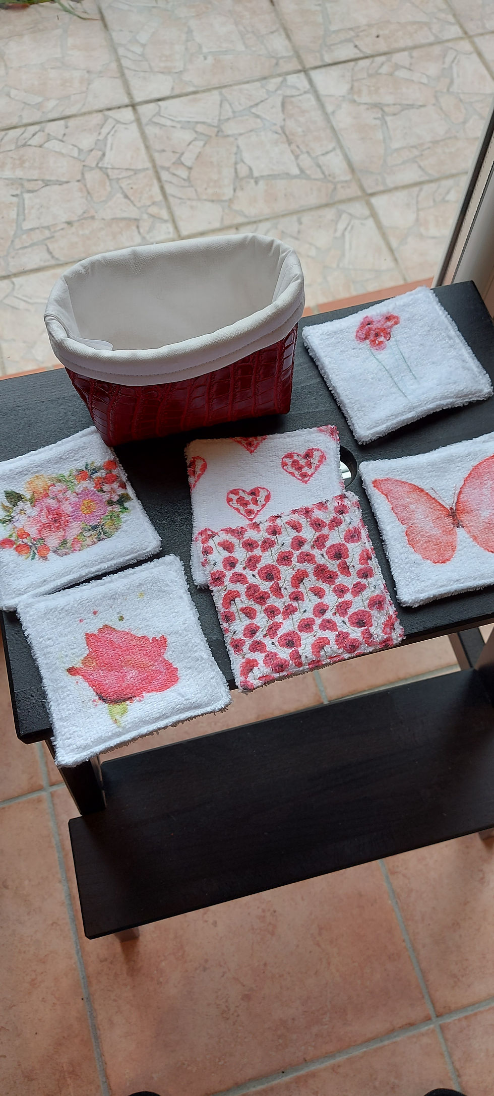 Miniature : PANIER AVEC 6 LINGETTES DOUBLE FACE