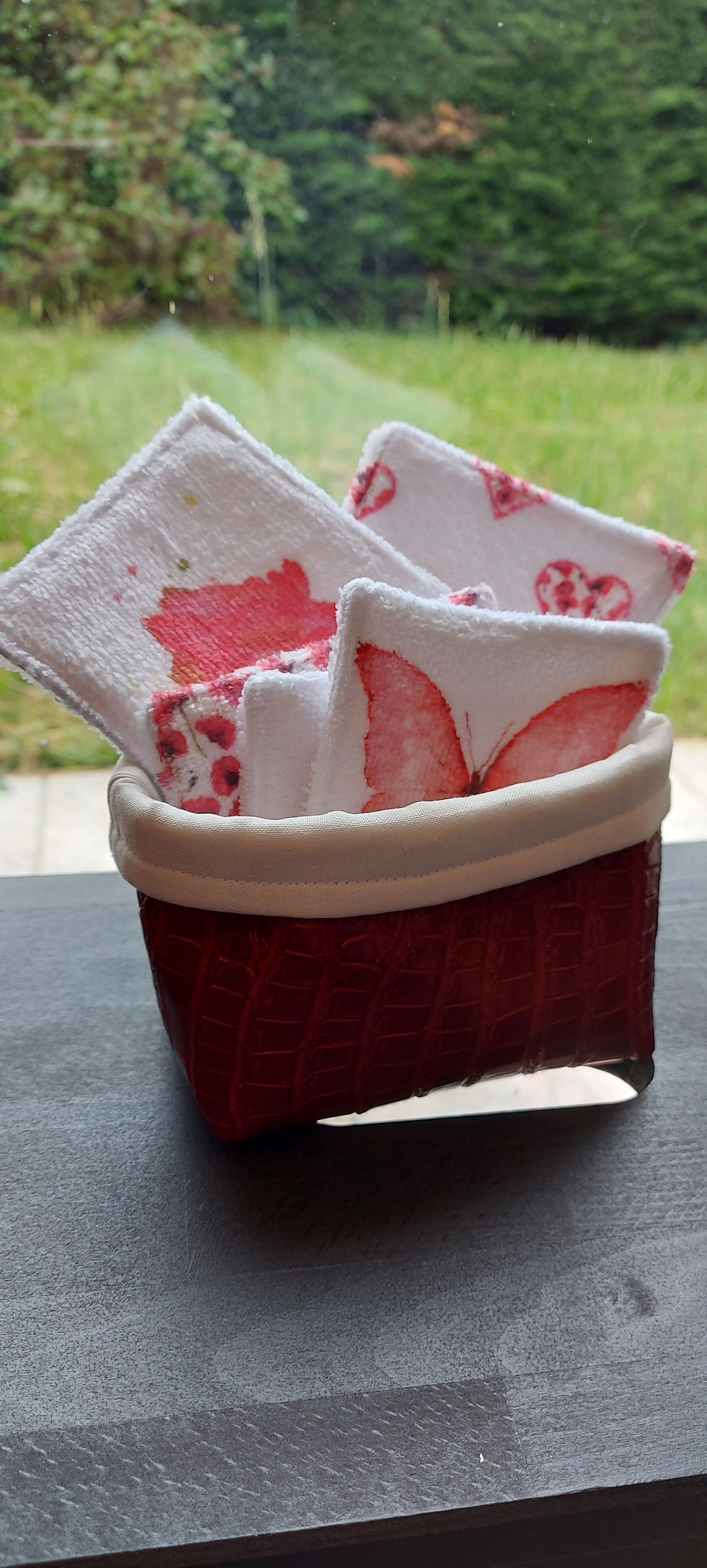 Miniature : PANIER AVEC 6 LINGETTES DOUBLE FACE