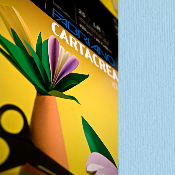 Cartoncino CartaCrea - 35 x 50 cm - 220 gr - celeste 118 - Fabriano - blister - immagine principale