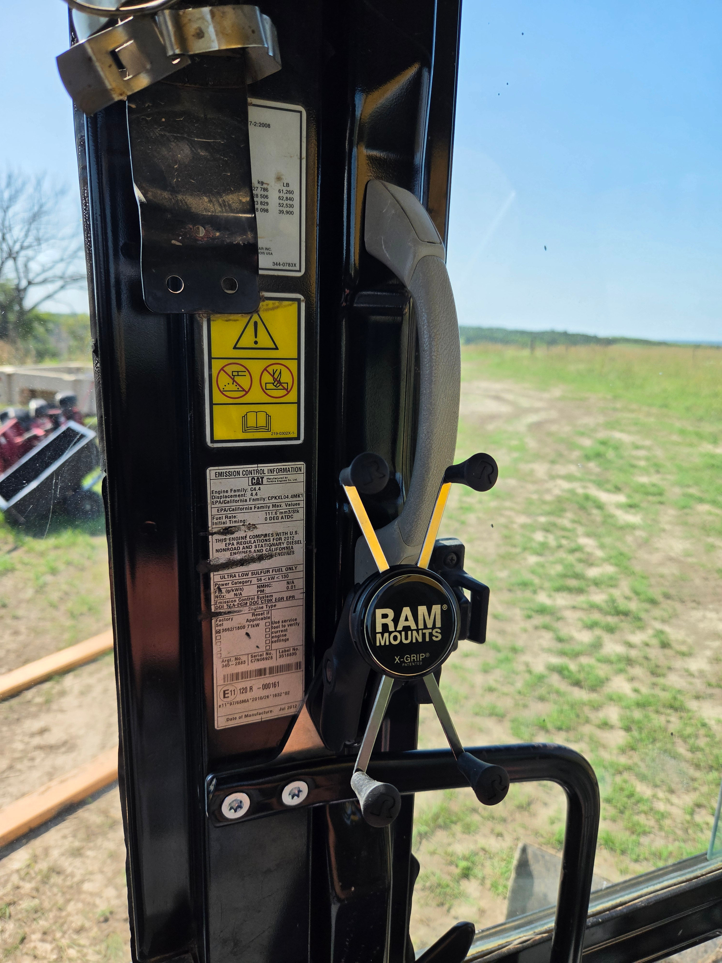 CAT 312E-320E - RAM Phone Mount Bracket