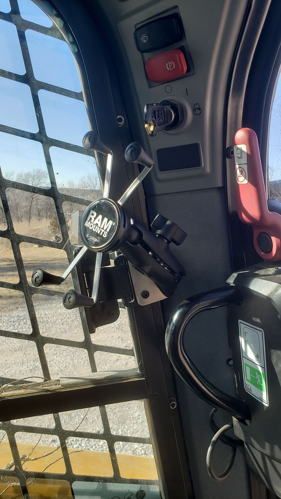 ✴︎Catmobileページ✴︎ CAT 299 - RAM Phone Mount Bracket | Doomsday Diesel