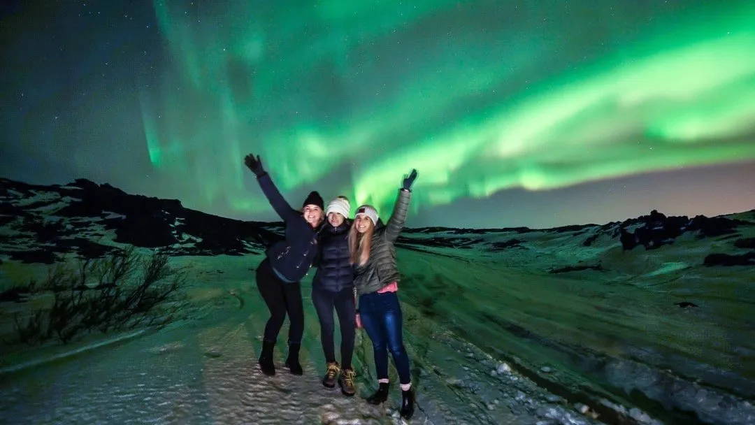 iceland-northern-lights-arctic-adv-6.webp