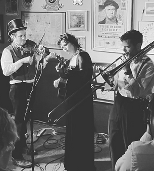 Screenshot 2023-04-27 at 11-11-46 Megan Reynolds (_sugarontheroof) Instagram.png