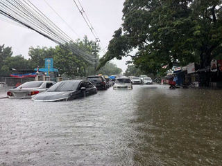 Flooded cars in Bangkok