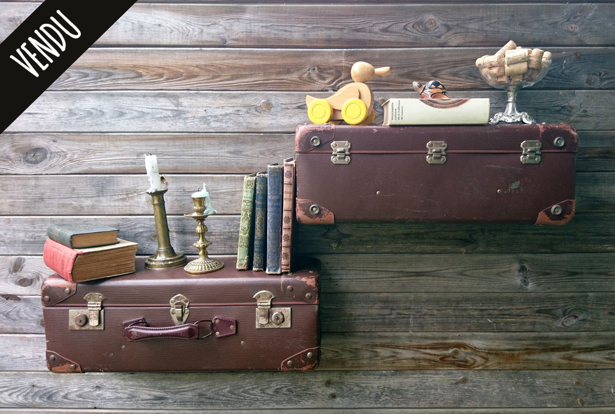 Wall "Suitcase" shelf
