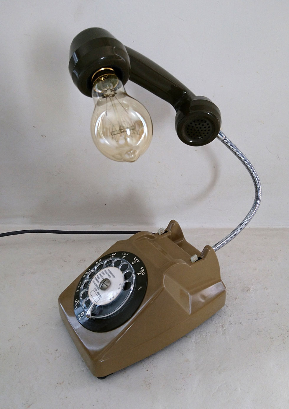 Thumbnail: Retro Telephone Lamp 80