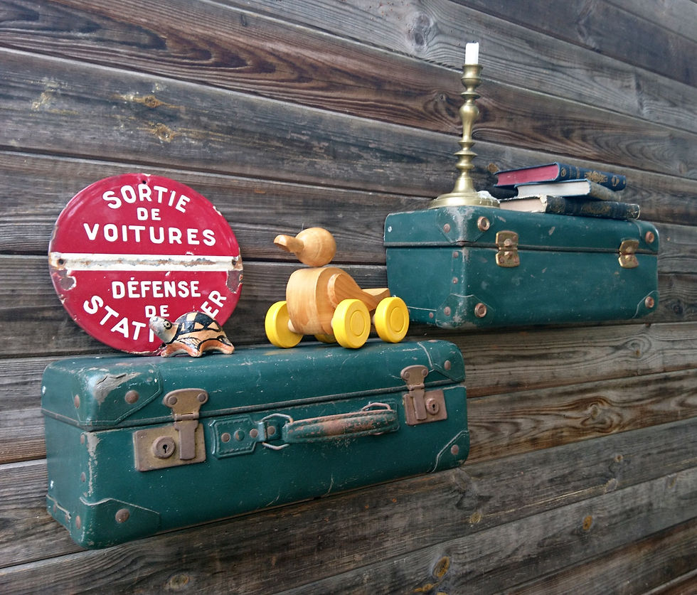 Thumbnail: Etagère "Valise" Murale