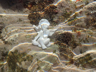 Angelot sous l'eau Photographie d'art à sujet religieux genre icône