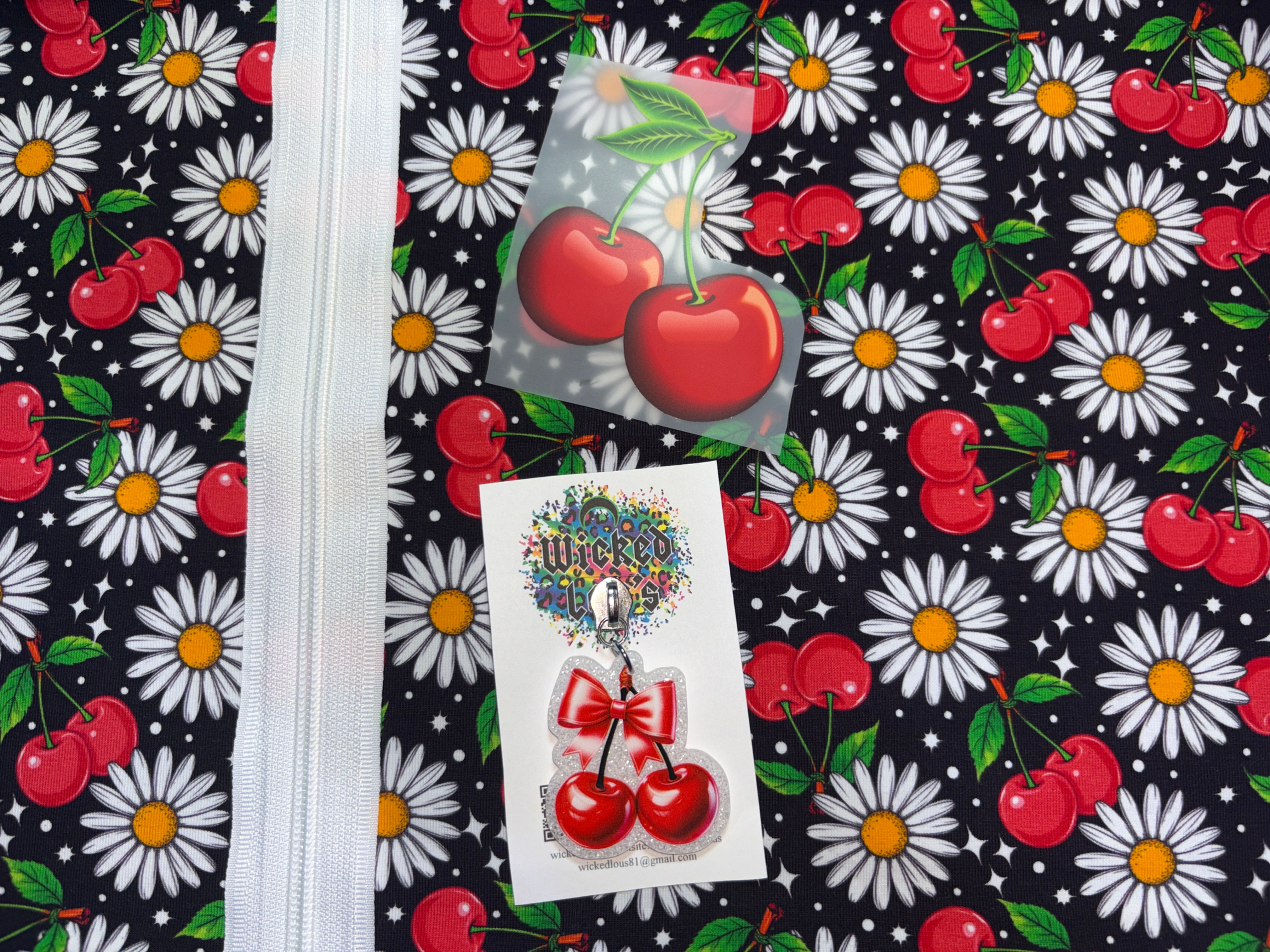 Fabric Zipper Kit- Cherry Daisies