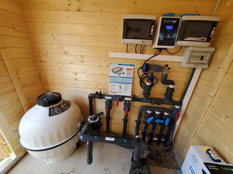 Local technique structure en bois pour piscine
