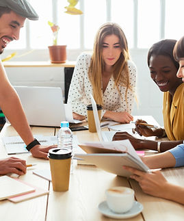 Collega's die samenwerken