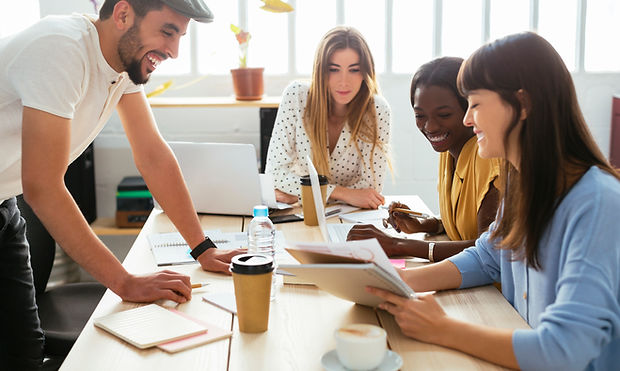 Colegas trabajando juntos