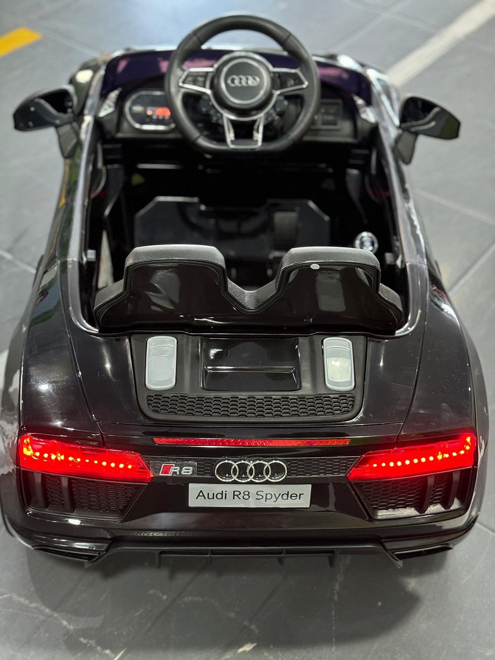 Miniatura: Audi R8 12V