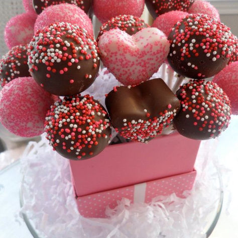 Valentine Cake Pop Art!