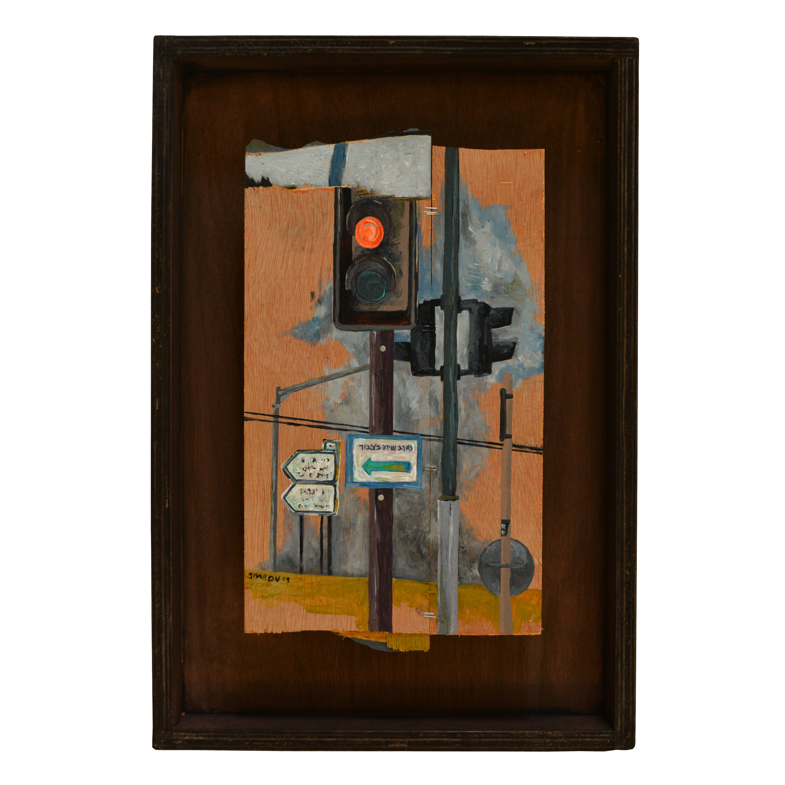 ציור על עץ של רמזור ושלטים