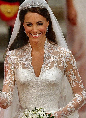 “Royal Wedding Screening, Kate Middleton on Display” by dodo-saniago, © 2012. Licensed under CC BY-NC-SA 2.0. No changes were made. Available at: https://www.flickr.com/photos/dodo-saniago/6668556459