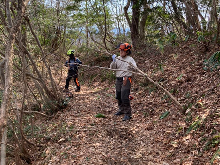 ■草刈り:遊歩道沿いの刈払作業