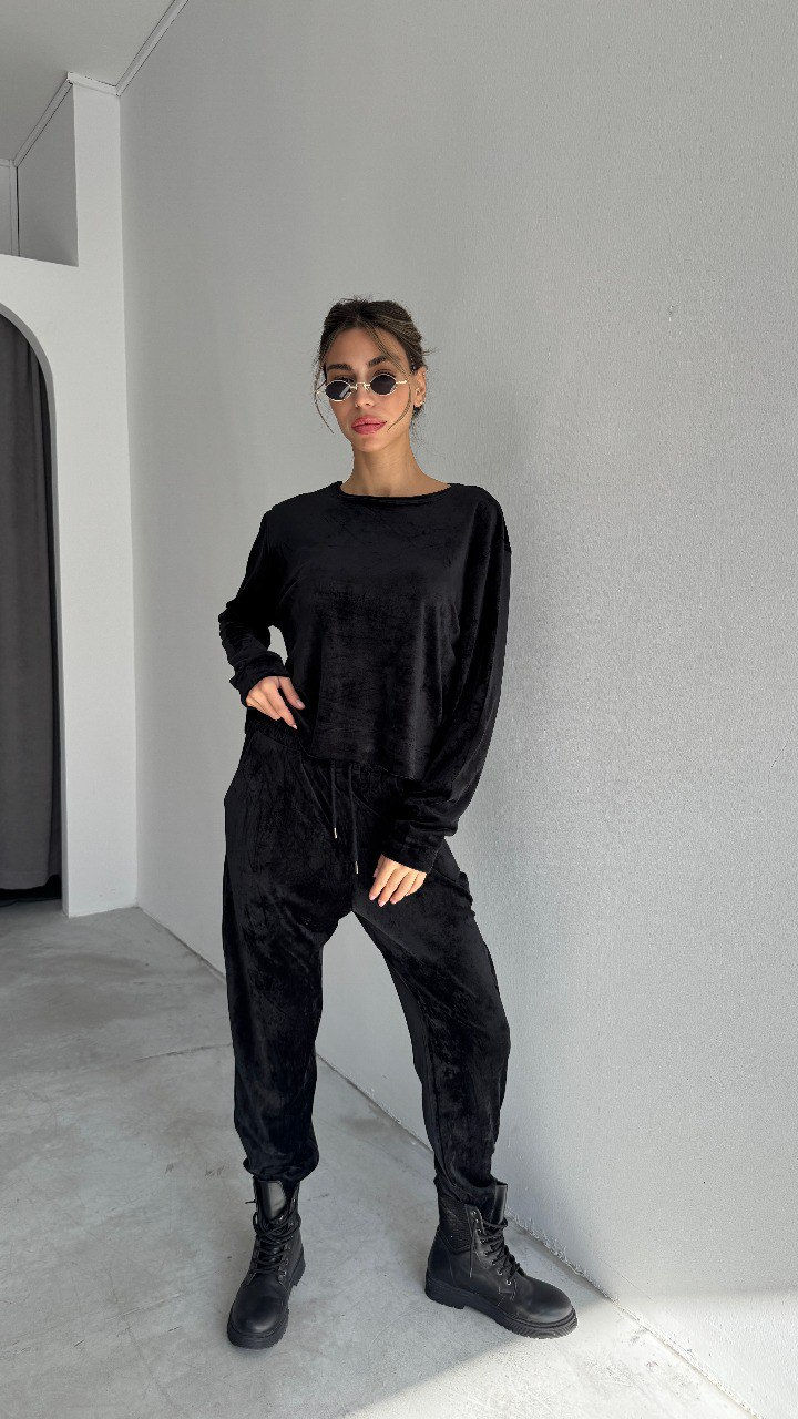 Thumbnail: Velvet sweater and trousers 