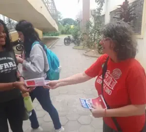 ADUR e docentes da UFRRJ realizaram panfletagem sobre a paralisação dos servidores públicos