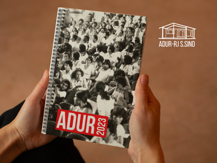 Docentes sindicalizados receberão kit 2023 com caderno e caneta