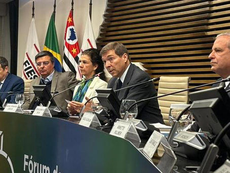 Presidente da ABDE diz que EUA "pagarão caro" e defende "indústria de transformação"