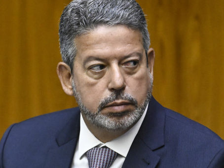 Lira reage ao STF e instala comissão para analisar PEC das drogas na Câmara