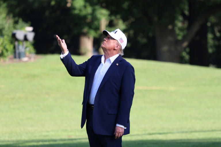 Trump diz que Bolsonaro sofre perseguição política  'deixem o em paz'